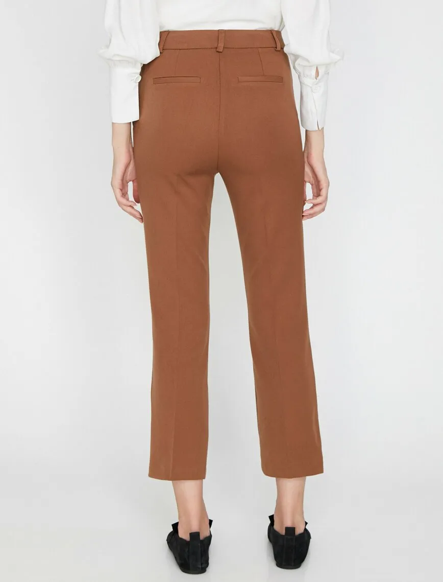 16351 Brown Cropped Trousers