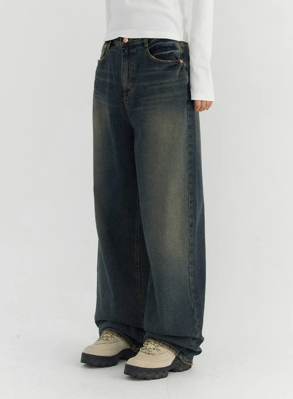 Washed Wide Leg Jeans CO306